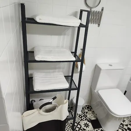 Entero Con Desayuno Incluido Y Parking Gratuito, A 3 Km De Playa Con Aire Acondicionado *