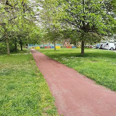 Entero Con Desayuno Incluido Y Parking Gratuito, A 3 Km De Playa Con Aire Acondicionado